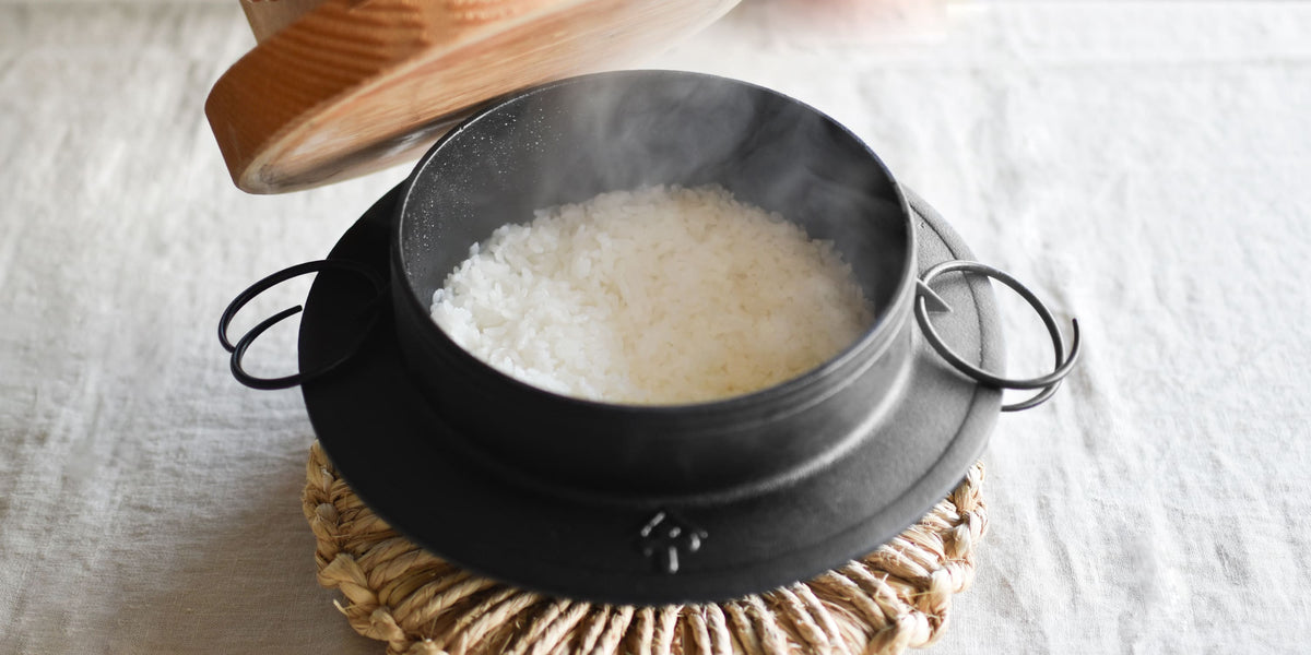 新米の季節に。鉄のごはん釜3種類とわら座を限定販売