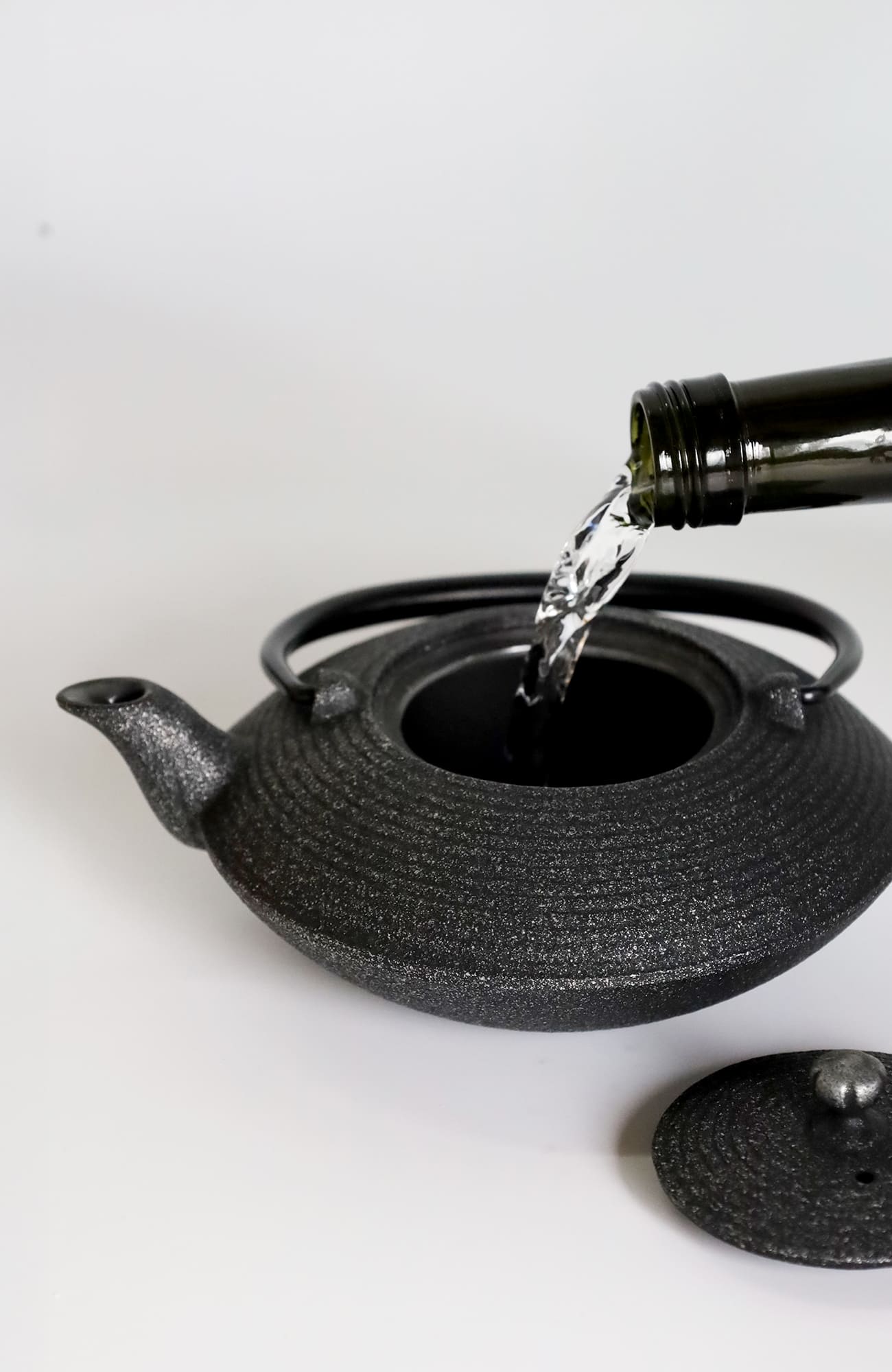 2点セット］カラー鉄急須 0.4L・瓶敷 「深宵」 | 南部鉄器の老舗 及源