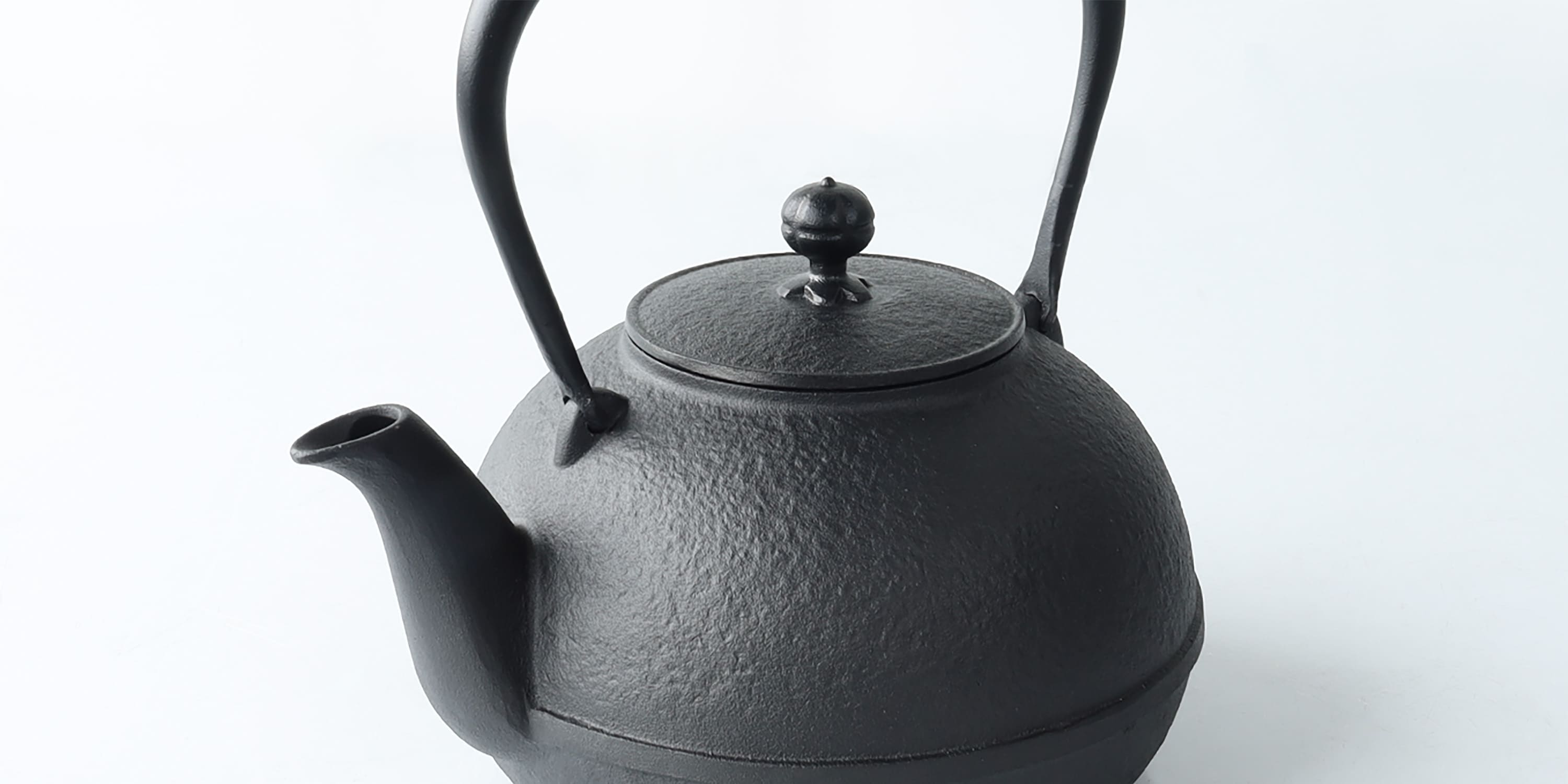 鉄瓶 三笠形肌 1.85L | 南部鉄器の老舗 及源鋳造 OIGEN 公式オンライン