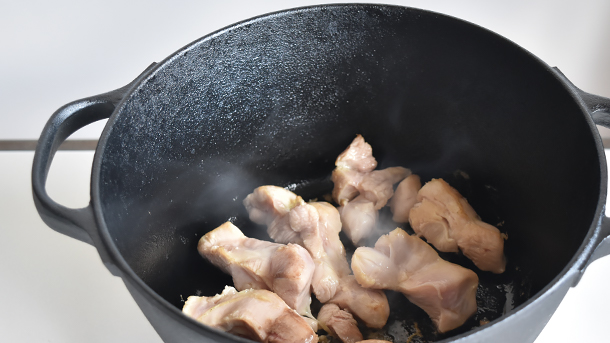 鉄鍋レシピ　かぶと鶏もも肉のシンプル煮